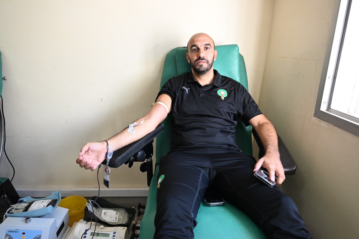اعضاء المنتخب الوطني يتبرعون بالدم تضامنا مع ضحايا الزلزال الذي ضرب بعض المناطق المغربية